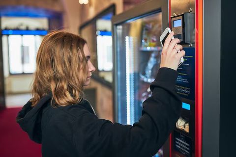 Guide to Cost-Effective Vending Machines for Better Customer Service
