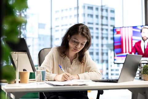 Working Job in UK Complete Guide to Employment Opportunities and Career Preparation